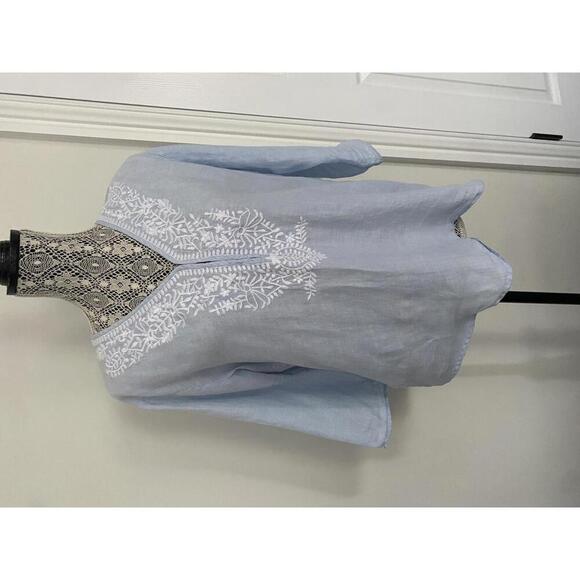 Saks fifth avenue light blue linen embroidered floral coastal 3/4 sleeve top M/L - Picture 2 of 5